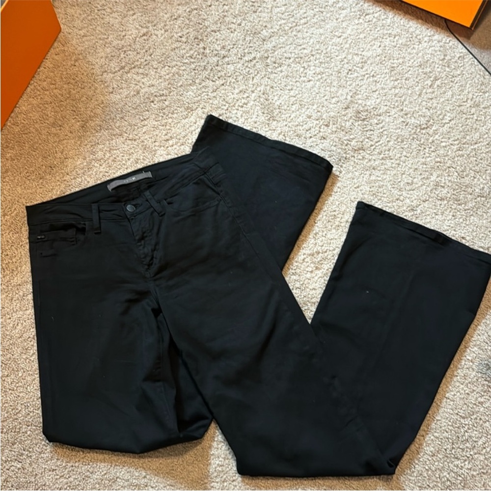 Joes Jeans The Mia Wide Leg Jean. 9” rise and 32” inseam. Size 27. LIKE NEW.